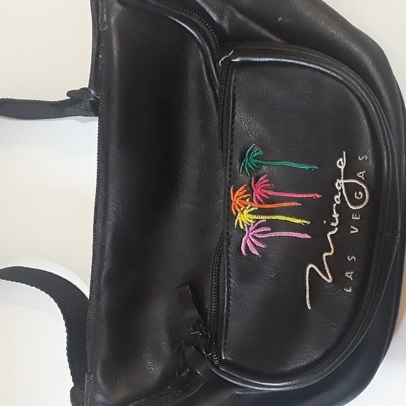 NEW VINTAGE  MIRAGE LAS VEGAS ZIPPERED FANNY BELT - Picture 1 of 4